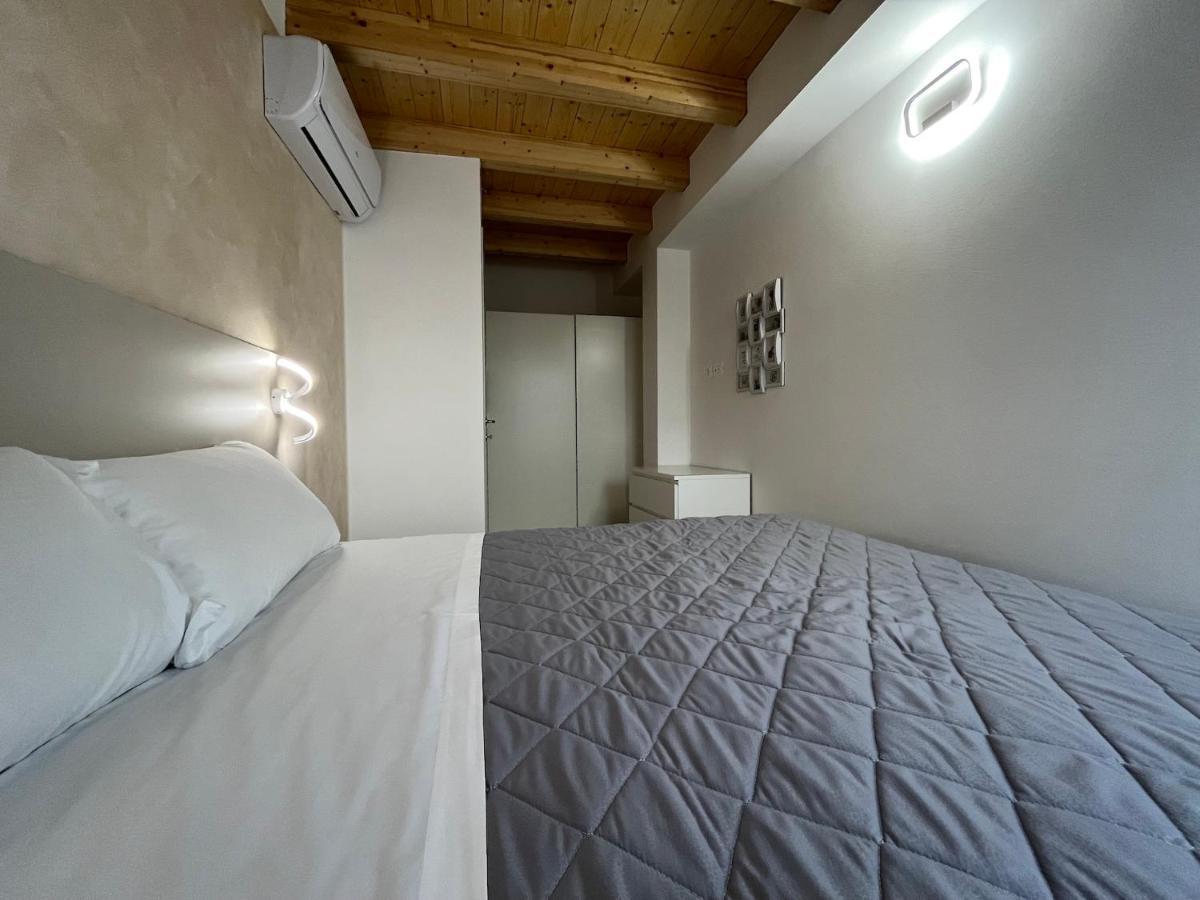 Anfite Apartments Santa Maria Desenzano del Garda Esterno foto
